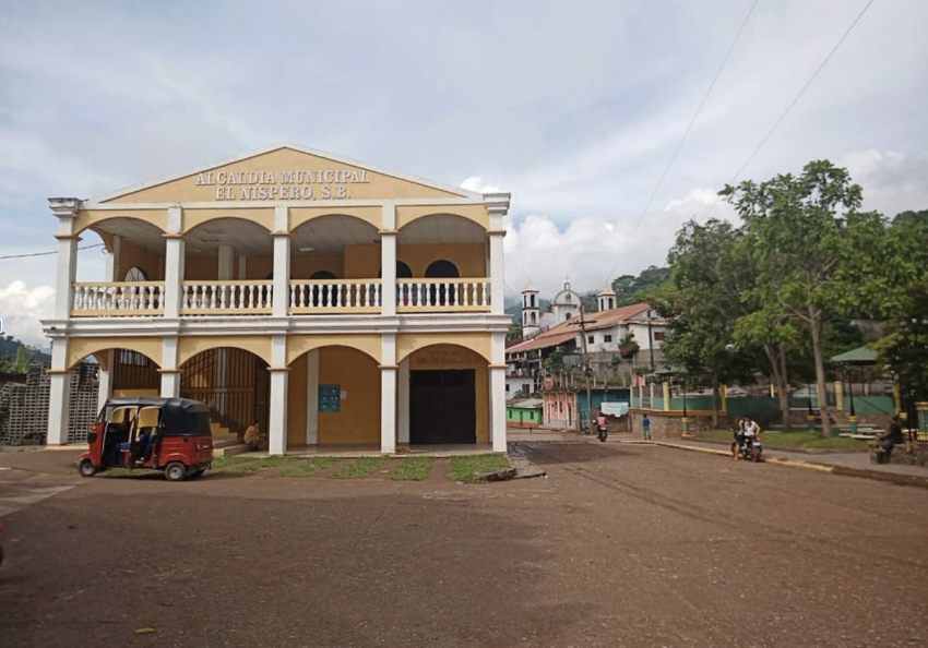 Municipal building en El Níspero, Honduras. 