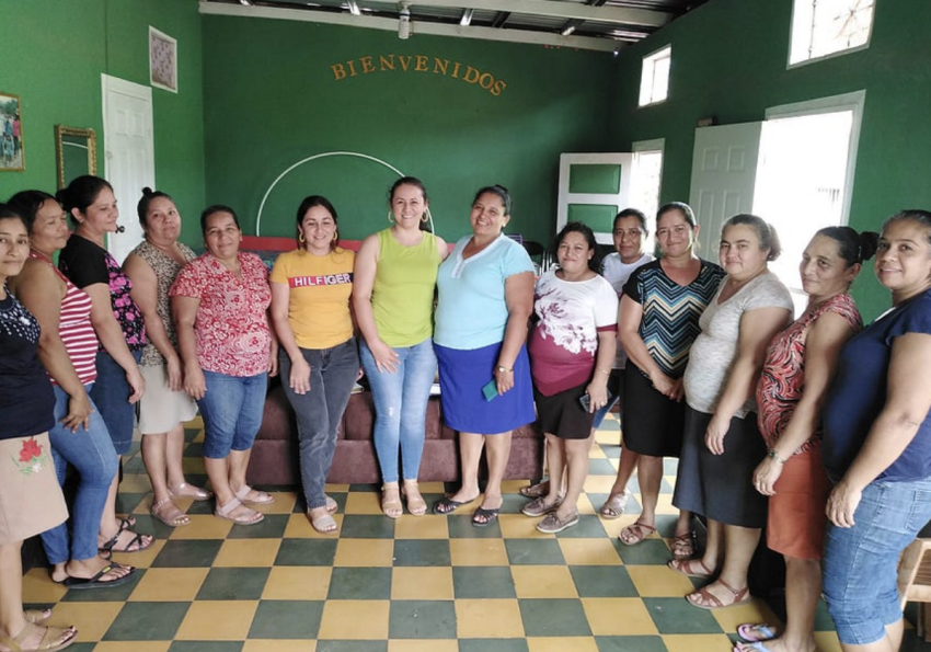 PHP Energy works closely with women’s organizations in El Níspero.