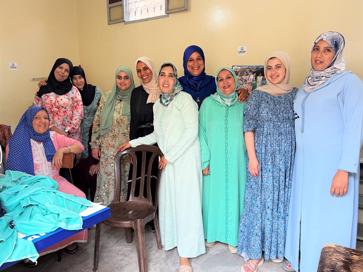 Najia and other women standing for a picture